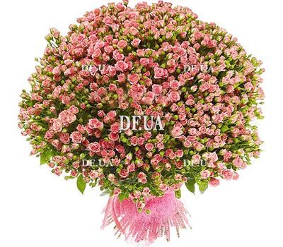 Chic bouquet of bush roses