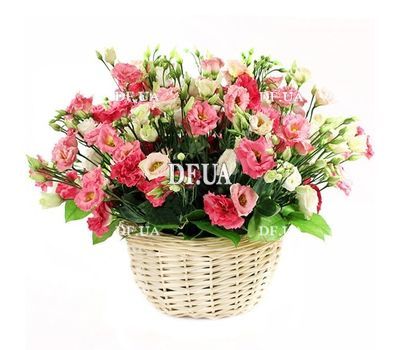 Delicate basket with eustomams