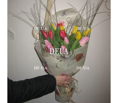 15 tulips bouquet - view 3