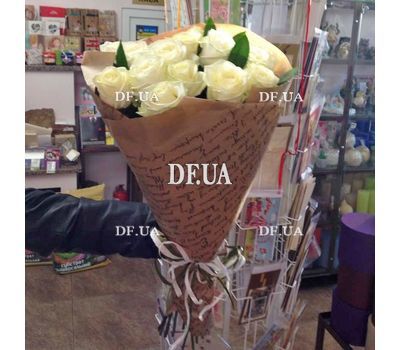 Bouquet of 15 roses in craft - view 5