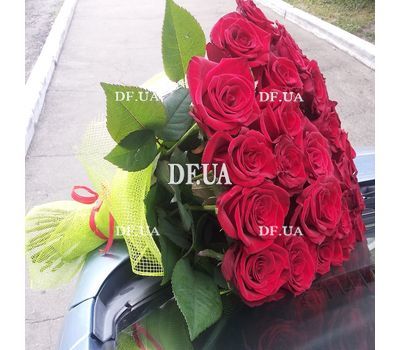 Bouquet of red roses - view 2