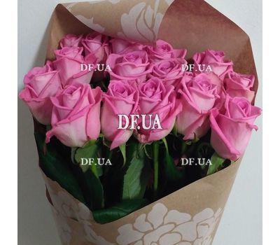 Bouquet of pink roses - view 1