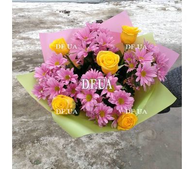 Bouquet of fresh flowers - view 1
