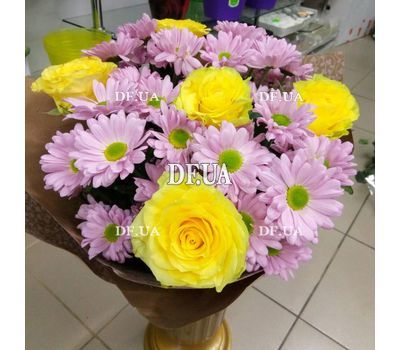 Bouquet of fresh flowers - view 3