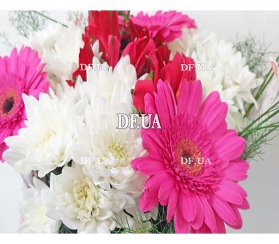 Сute mini bouquet of flowers - view 4