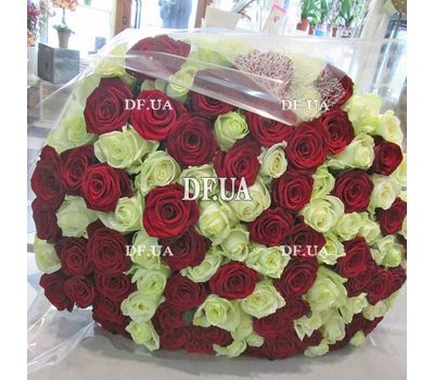 Elegant bouquet of roses - view 1