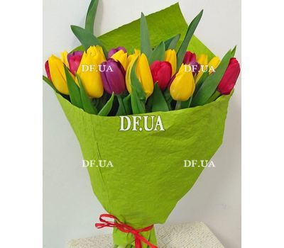 Tulips in a bouquet - view 1