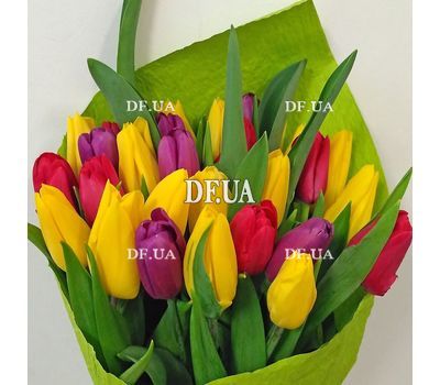 Tulips in a bouquet - view 2