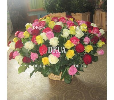 101 roses in the basket - view 1