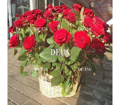 75 roses in a basket for an anniversary - view 4