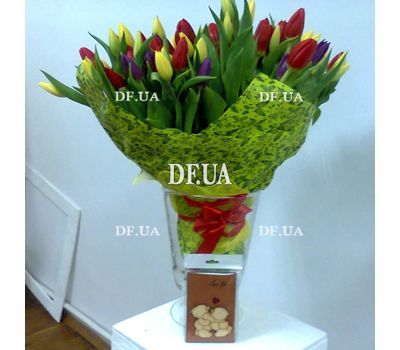 Large bouquet of tulips - view 1