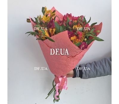 Nice bouquet of alstroemerias - view 5