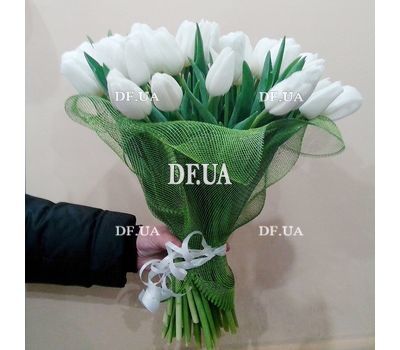 Bouquet of flowers from tulips - view 1