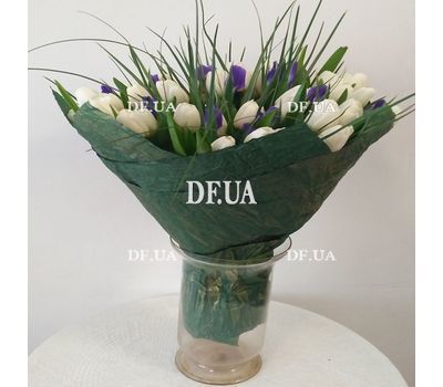 Bouquet of white and blue flowers - view 1