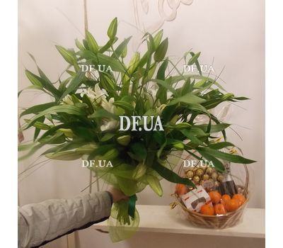Bouquet of white lilies - view 1