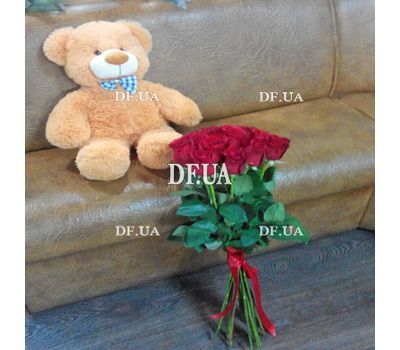 Bouquet of long roses - view 1