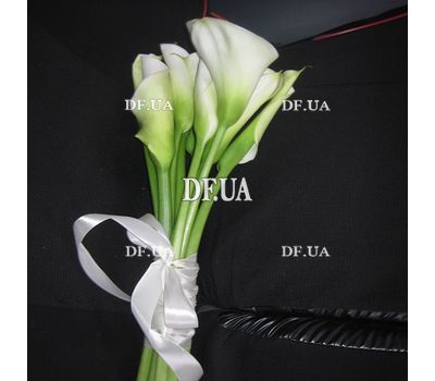 Classical bouquet of callas - view 1