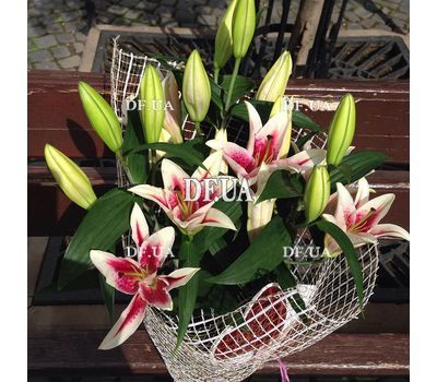 Bouquet from lilies - view 3