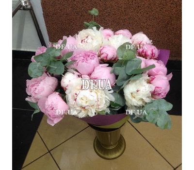 Bouquet of peonies - view 1