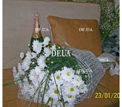 A bouquet of chamomiles - view 6