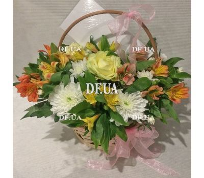 Composition of fresh flowers - view 1