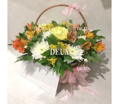 Composition of fresh flowers - view 2