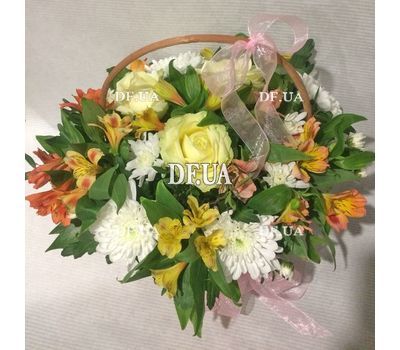 Composition of fresh flowers - view 3
