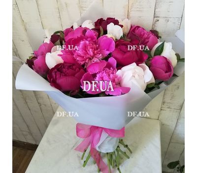 Beautiful bouquet of peonies - view 1