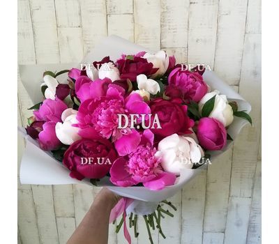 Beautiful bouquet of peonies - view 2