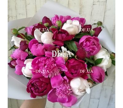 Beautiful bouquet of peonies - view 3