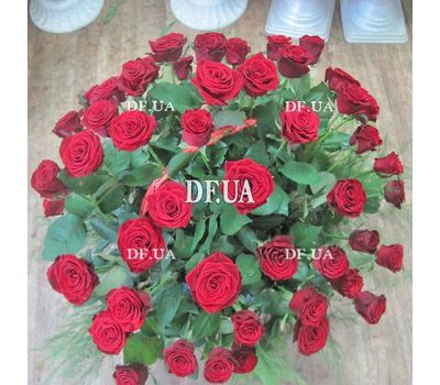 Red roses in a man's basket for an anniversary - view 6