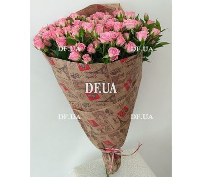 A small bouquet of pink roses - view 2