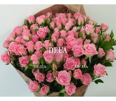 A small bouquet of pink roses - view 3