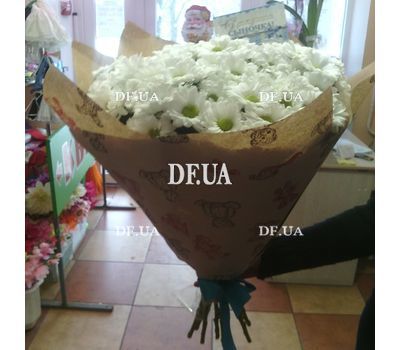 Chamomile in a bouquet - view 3