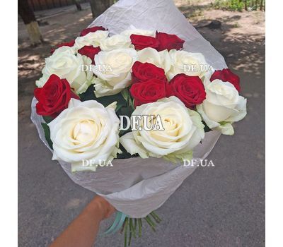 Bouquet of roses yin yang - view 1