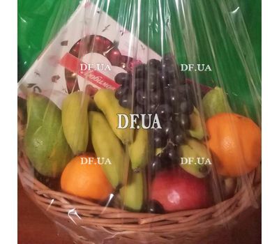 Fruits in a gift basket - view 1
