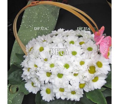 Composition in a basket of chrysanthemums - view 2