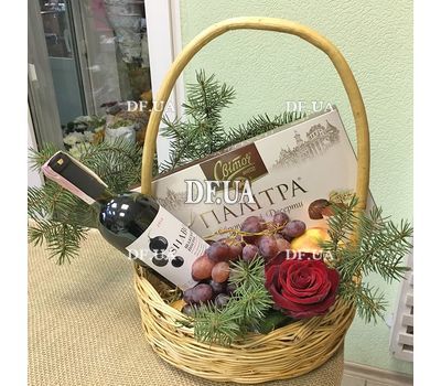 Новогодняя корзина с фруктами - вид 1 Корзина уменьшена по запросу клиента