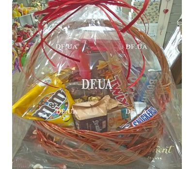 Huge basket of sweets - view 3