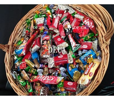 Gift basket with sweets and coffee - view 2