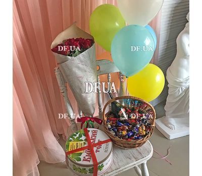 Gift basket with sweets and coffee - view 3