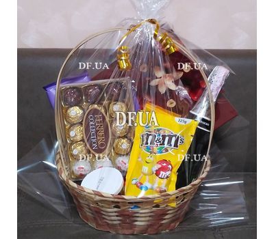 Gift basket of sweets - view 3