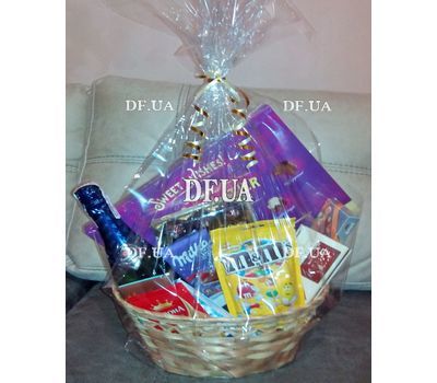 Gift basket of sweets - view 5