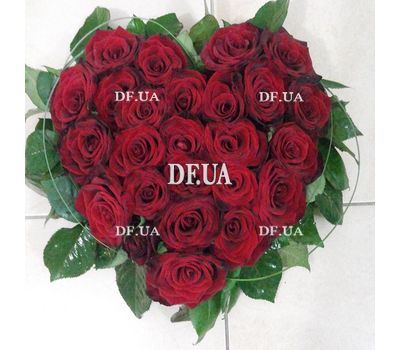 Heart of red roses - view 1
