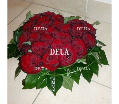 Heart of red roses - view 3