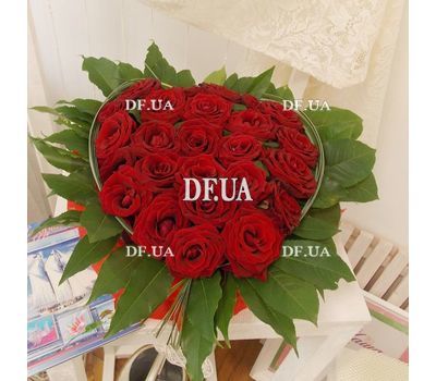 Heart of red roses - view 4