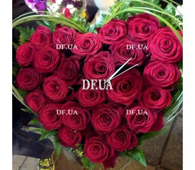 Heart of red roses - view 5