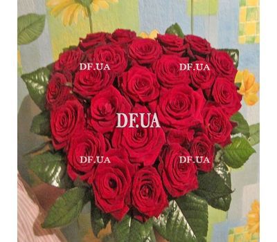 Surprising heart of red roses - view 4