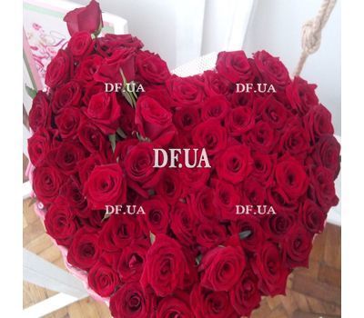 Heart of red roses for anniversary - view 2