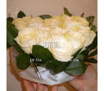 Heart from white roses - view 4